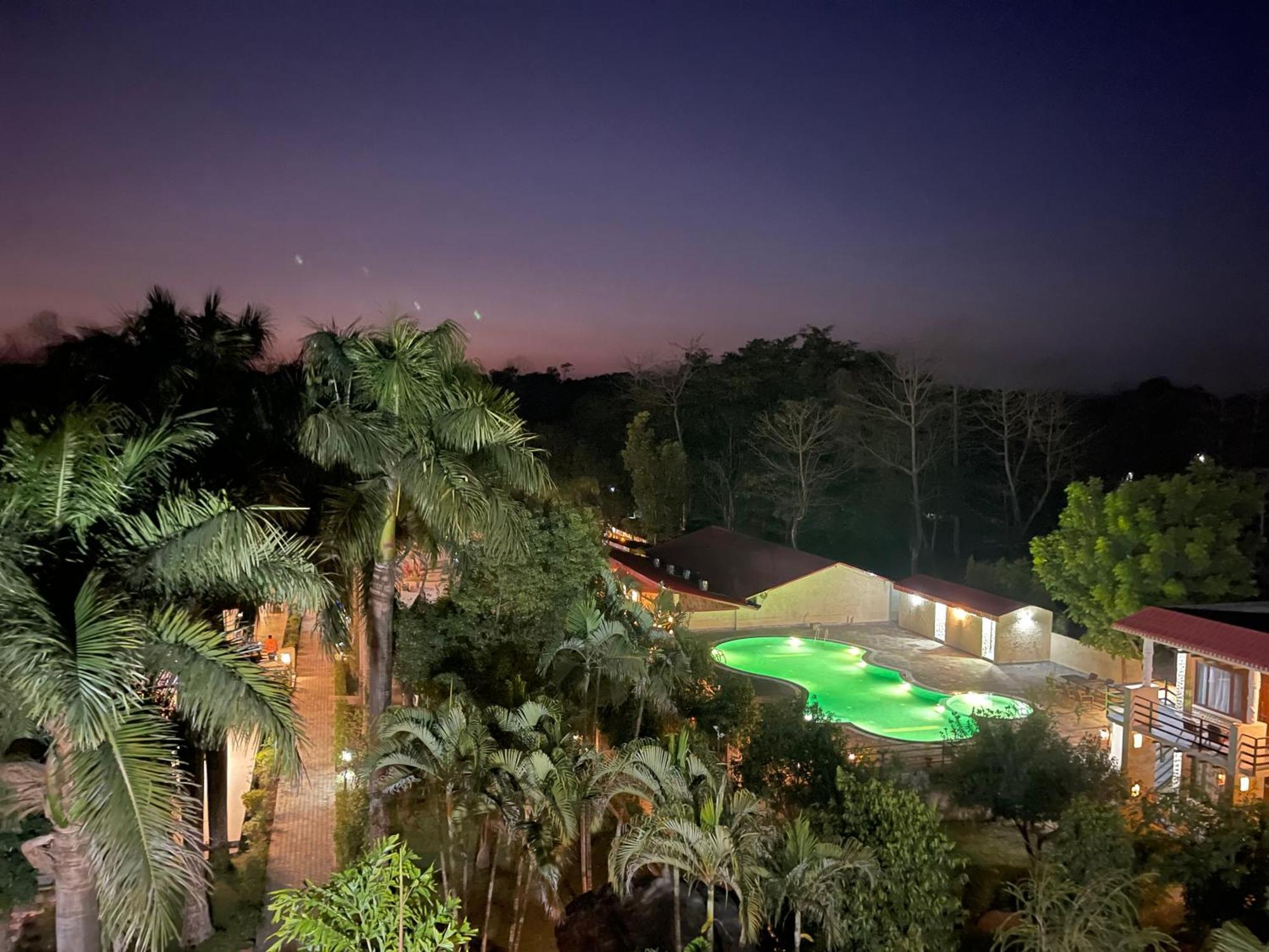 Royal Tiger Luxury Resort 4 Star Sauraha Zewnętrze zdjęcie
