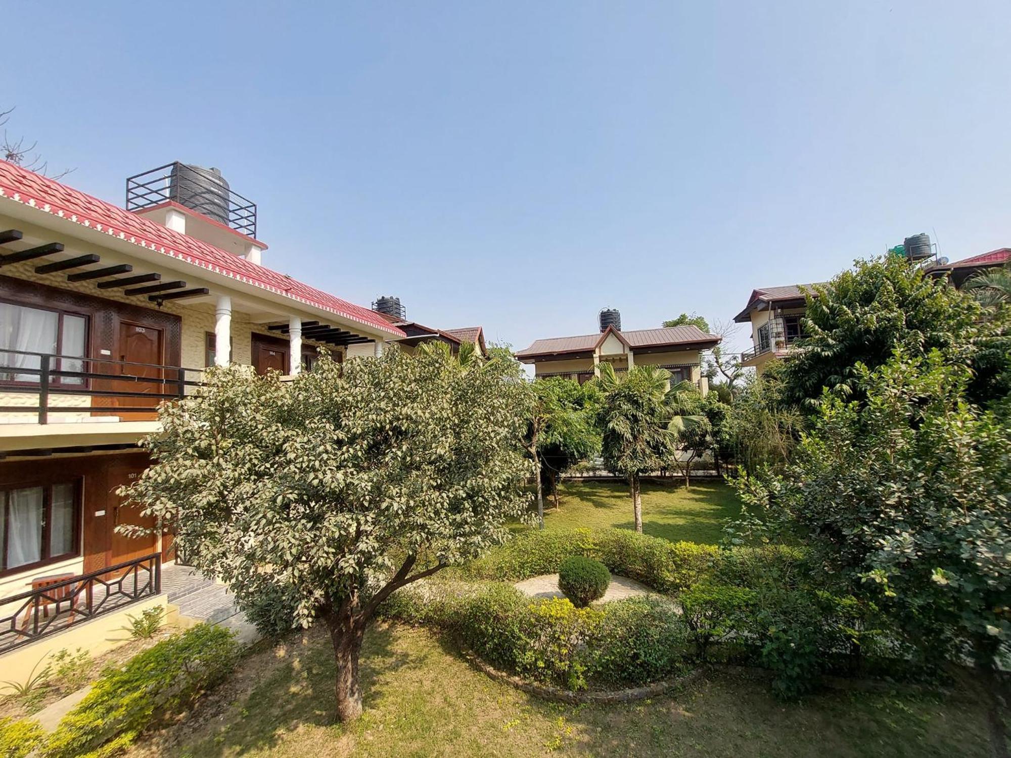 Royal Tiger Luxury Resort 4 Star Sauraha Zewnętrze zdjęcie