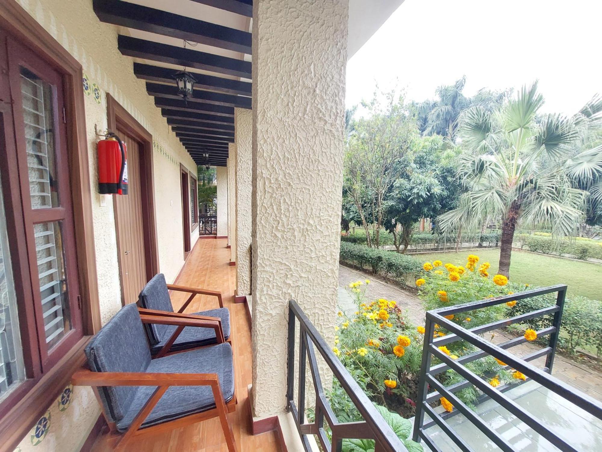 Royal Tiger Luxury Resort 4 Star Sauraha Zewnętrze zdjęcie