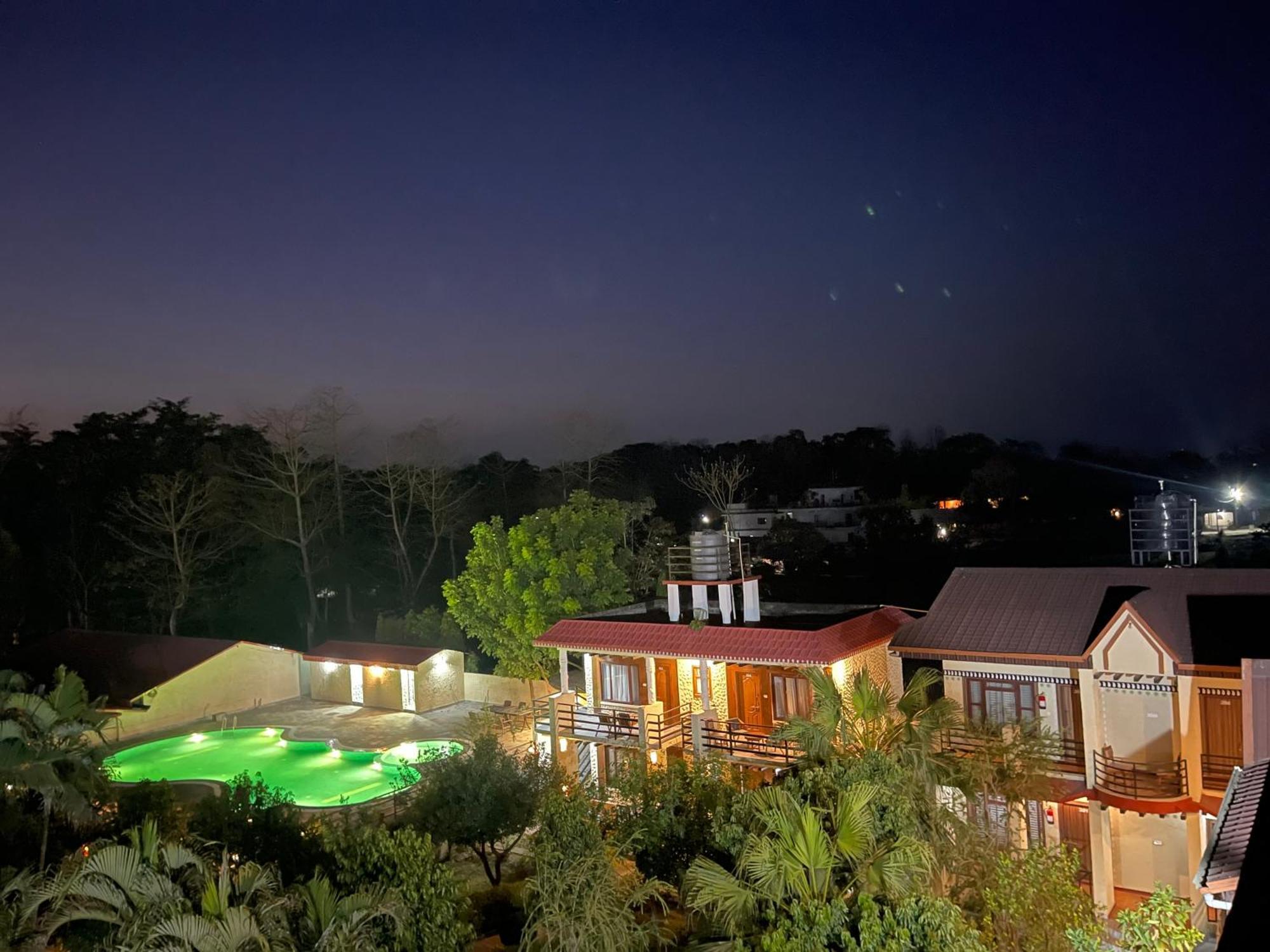 Royal Tiger Luxury Resort 4 Star Sauraha Zewnętrze zdjęcie