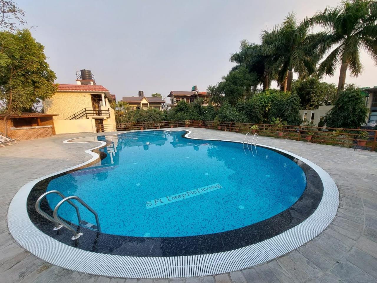 Royal Tiger Luxury Resort 4 Star Sauraha Zewnętrze zdjęcie