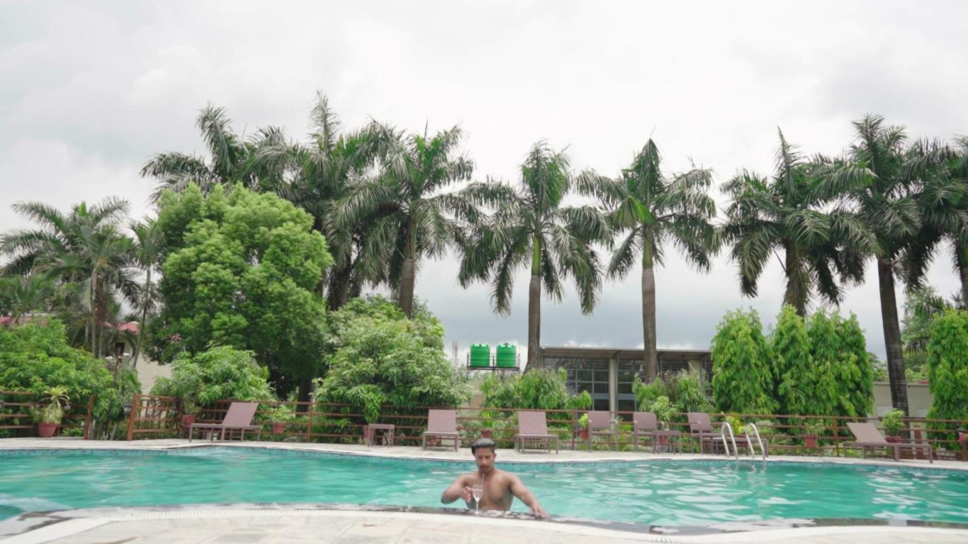 Royal Tiger Luxury Resort 4 Star Sauraha Zewnętrze zdjęcie