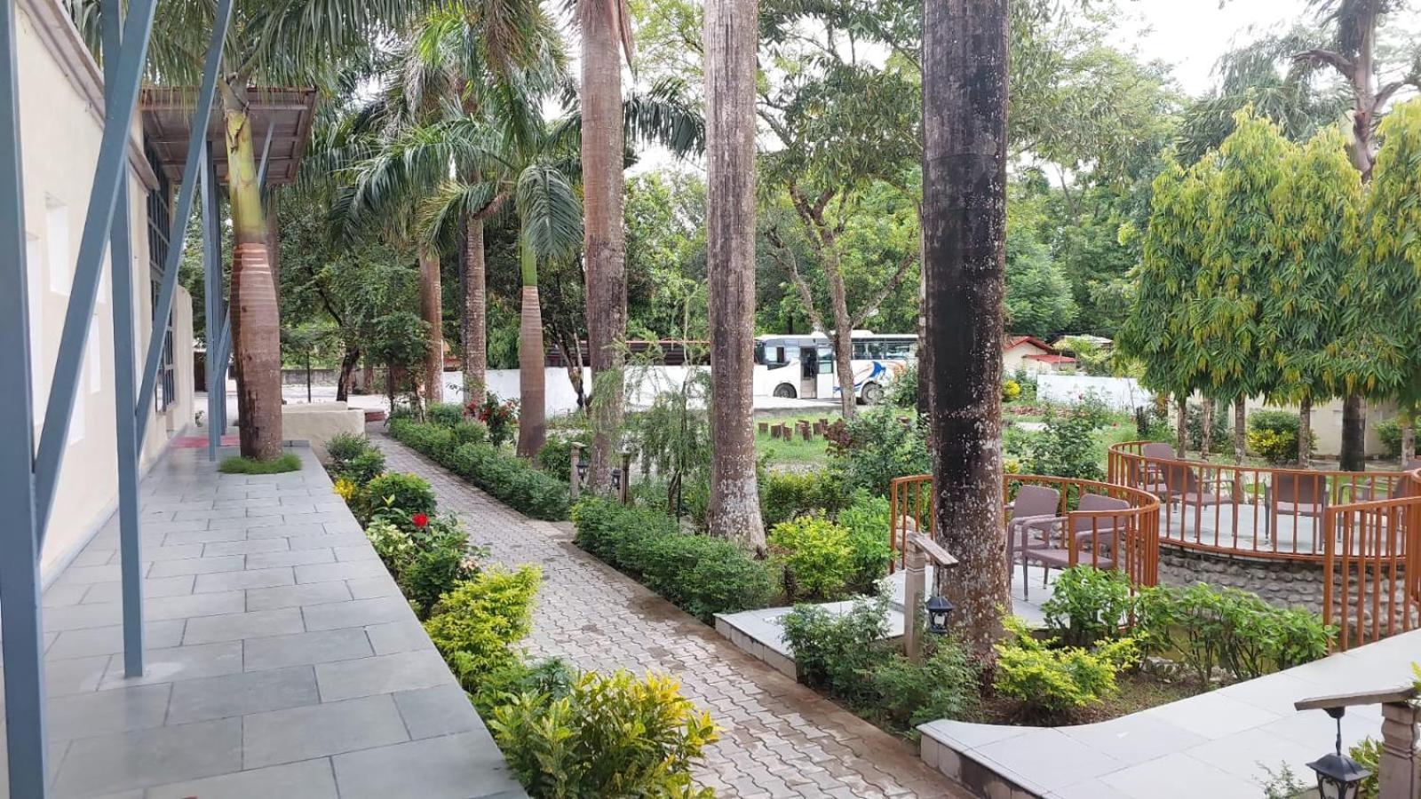 Royal Tiger Luxury Resort 4 Star Sauraha Zewnętrze zdjęcie