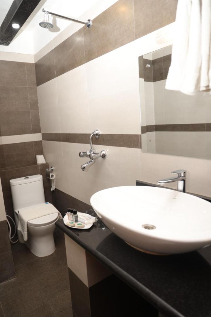 Royal Tiger Luxury Resort 4 Star Sauraha Zewnętrze zdjęcie