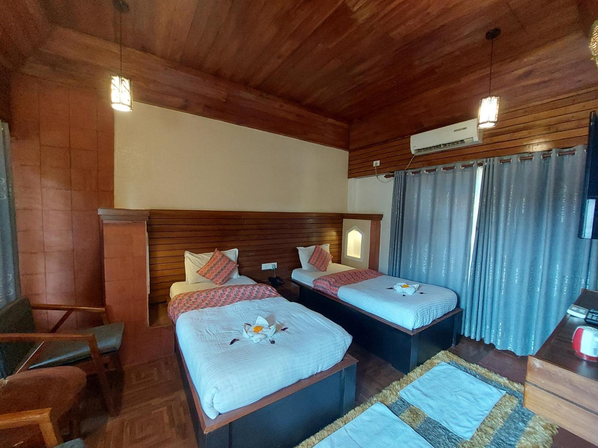 Royal Tiger Luxury Resort 4 Star Sauraha Zewnętrze zdjęcie